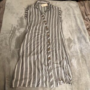 Collard strip button from sleeveless dress